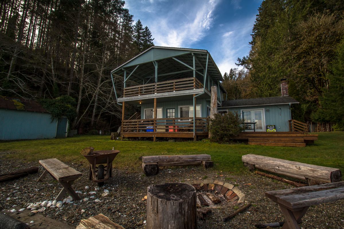 Hood Canal Cabin