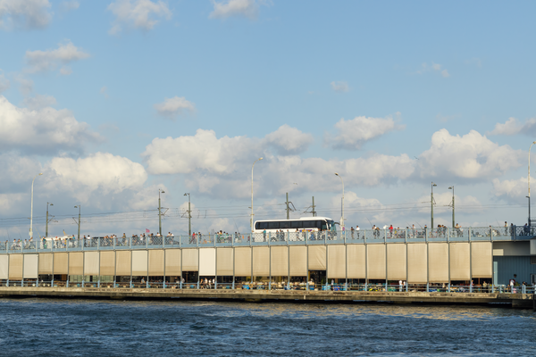 The crossing over the bridge